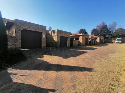 Townhouse For Sale in Ermelo, Ermelo